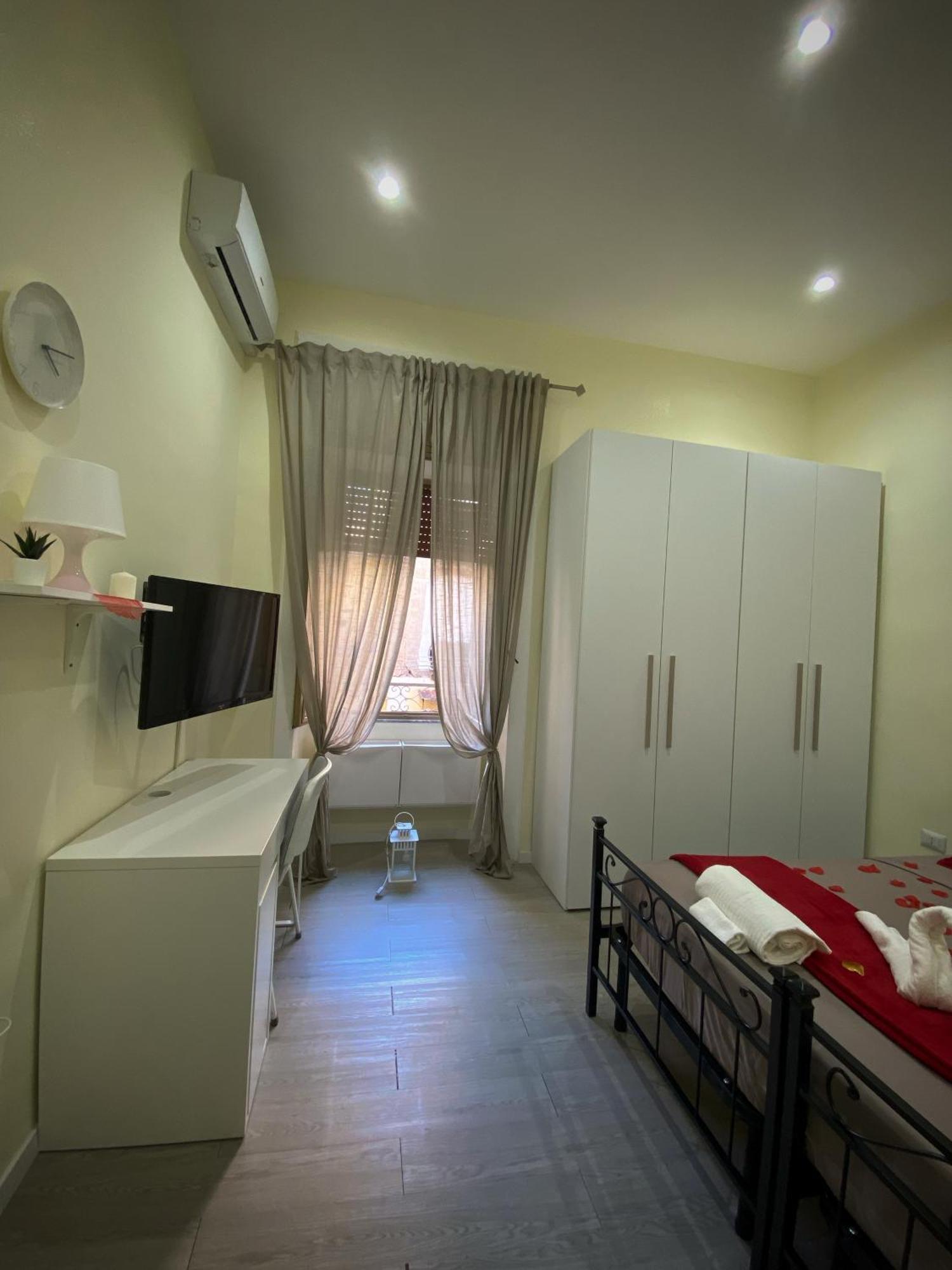 La Casa Al Centro " Vicino Al Centro Storico Di Napoli" Nápoles Exterior foto